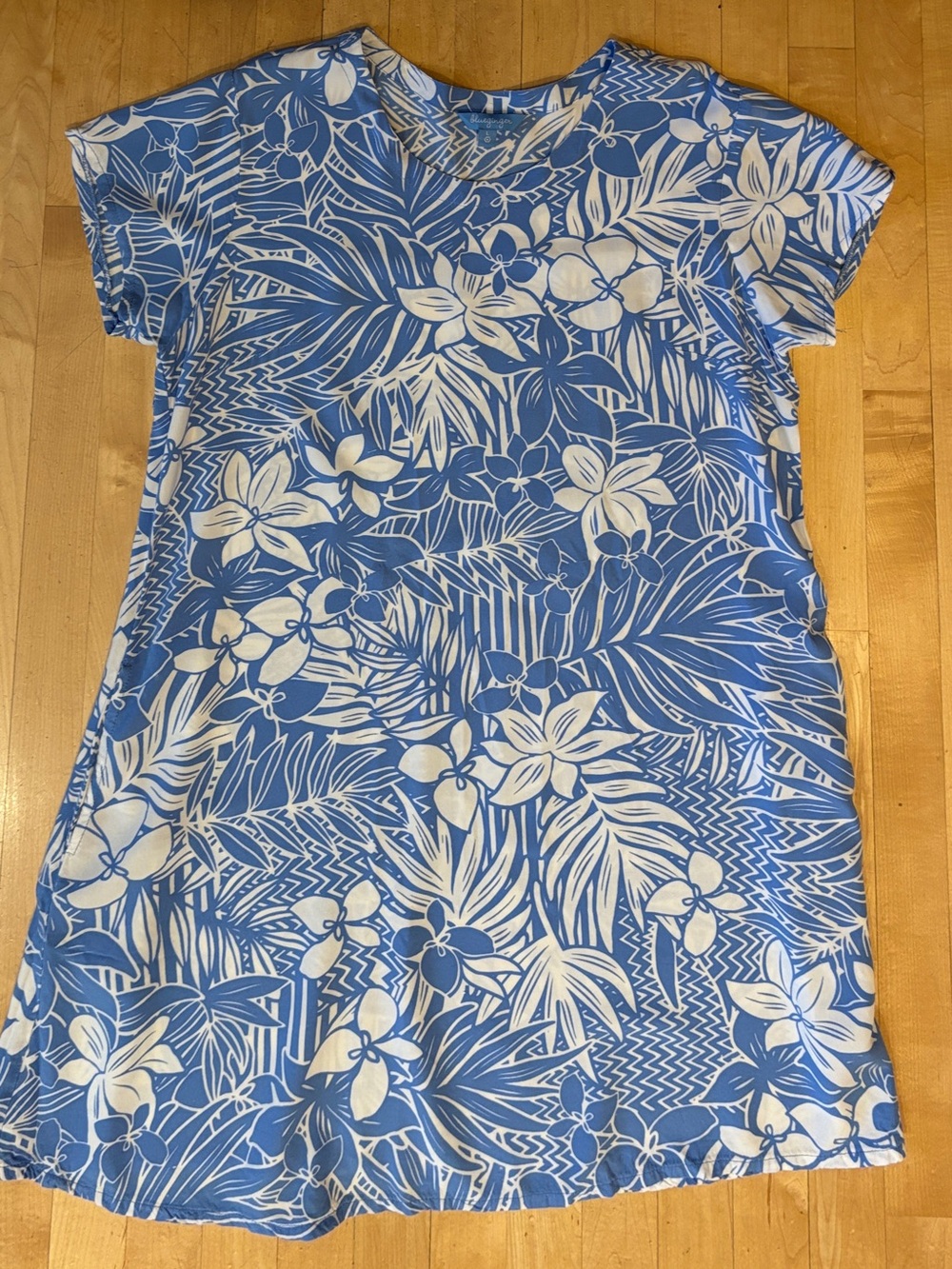 Blue Ginger Short Sleeve Shift Dress Tropical Foliage Cornflower Blue White